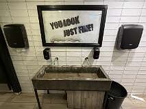 571: 2025_10_17_21_03_Maik